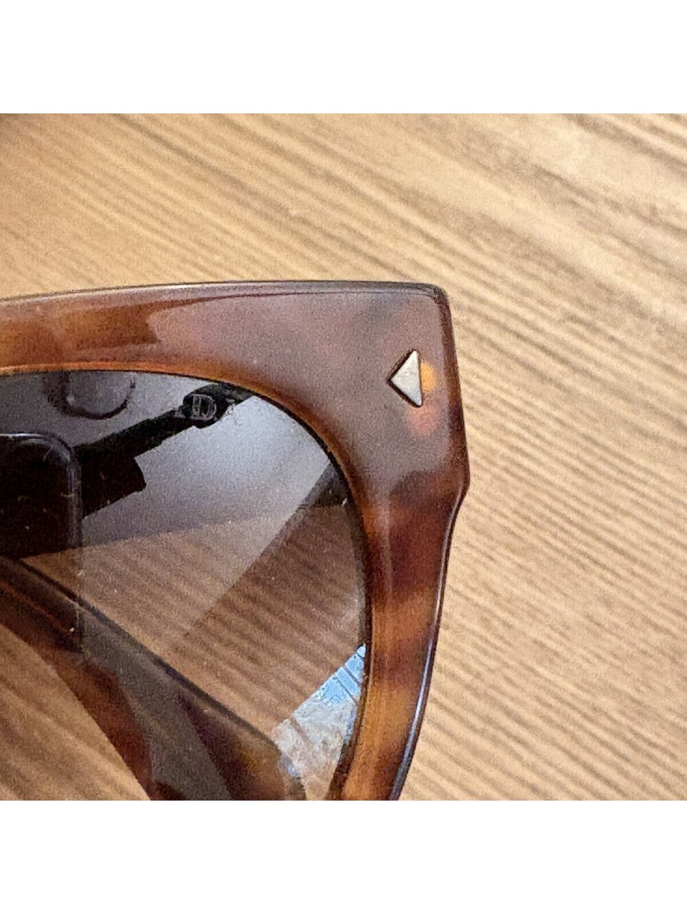 Prada tortoise cat eye sunglasses with case - Picture 5 of 6